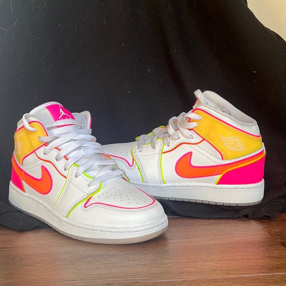 Barley worn Nike Air Jordans. Only the laces look a little dirty.